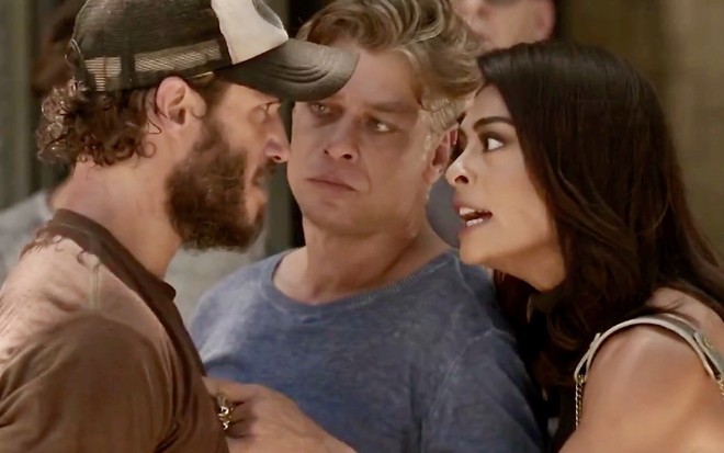 Paulo Rocha, Fabio Assunção e Juliana Paes gravam cena de Totalmente Demais em que a atriz esculacha o intérprete de boné 