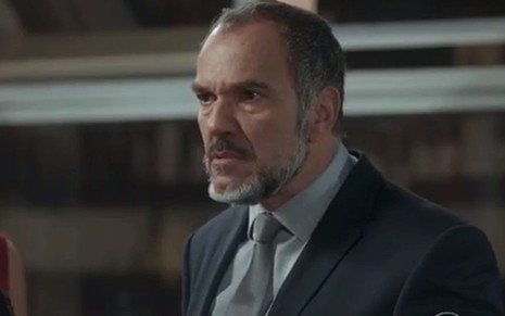 O atro Humberto Maartins caracterizado como seu personagem Germano na novela Totalmente Demais, da Globo