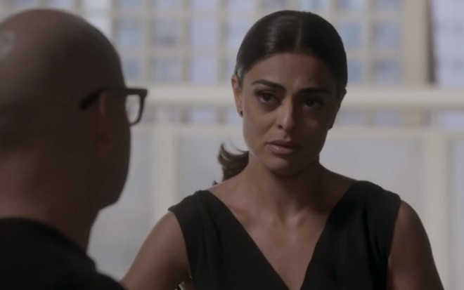 Juliana Paes como Carolina na novela Totalmente Demais