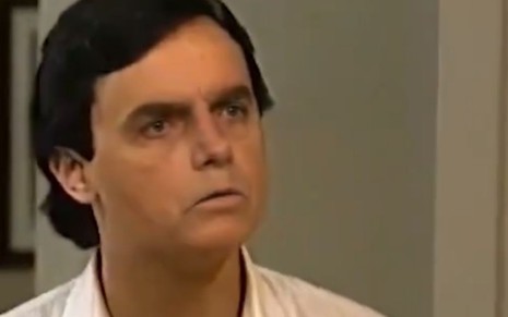 Montagem que coloca o rosto do presidente Jair Bolsonaro na cabeça do personagem Ricardo, da novela Tieta (1989)