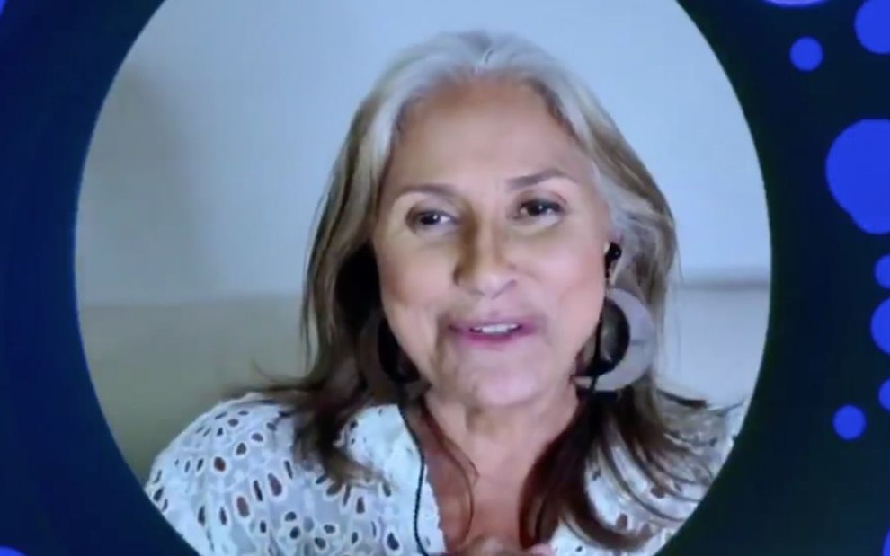 A cantora Fafá de Belém por videochamada no programa Que História é Essa, Porchat? de terça (4), no canal GNT