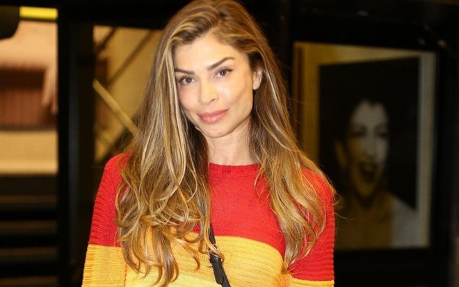 Grazi Massafera posa no Teatro Petra Gold, no Rio de Janeiro, em novembro de 2019