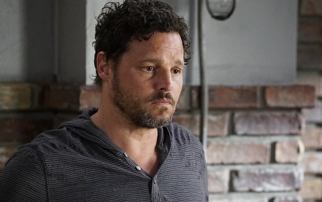 Justin Chambers na 16ª temporada de Grey's Anatomy; série hospitalar segue em frente sem Alex Karev