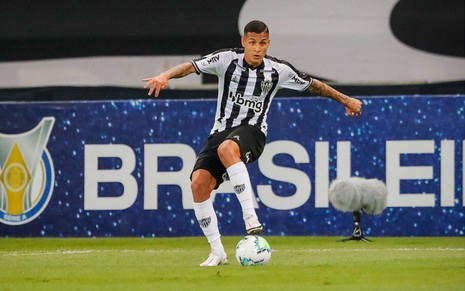 Lateral Guilherme Arana em ação pelo Atlético-MG no Brasileirão