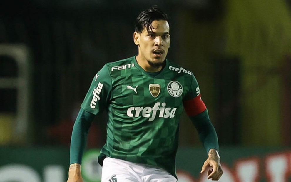Gustavo Gómez em ação pelo Palmeiras, com a braçadeira de capitão