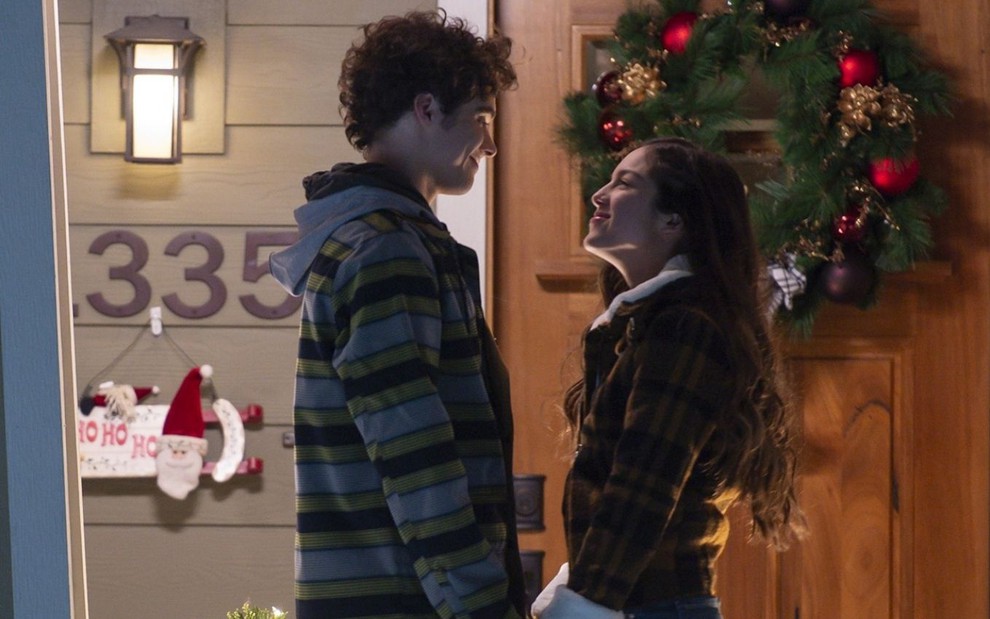 Joshua Bassett e Olivia Rodrigo em cena da segunda temporada de High School Musical: The Musical: The Series