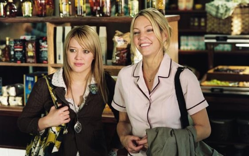 Hilary Duff e Heather Locklear em cena do filme Paixão de Aluguel