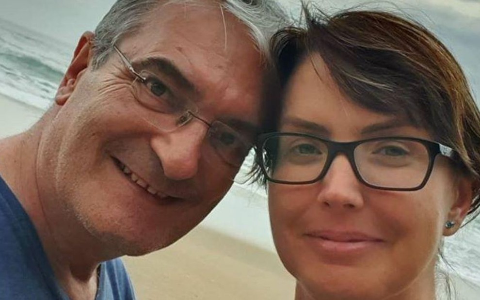 A ex-apresentadora de TV Alessandra Scatena com o marido, Rogério Gherbali, em foto publicada no Instagram