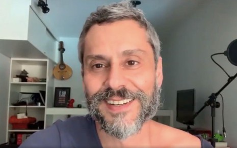 O ator Alexandre Nero sorri em vídeo publicado no Instagram