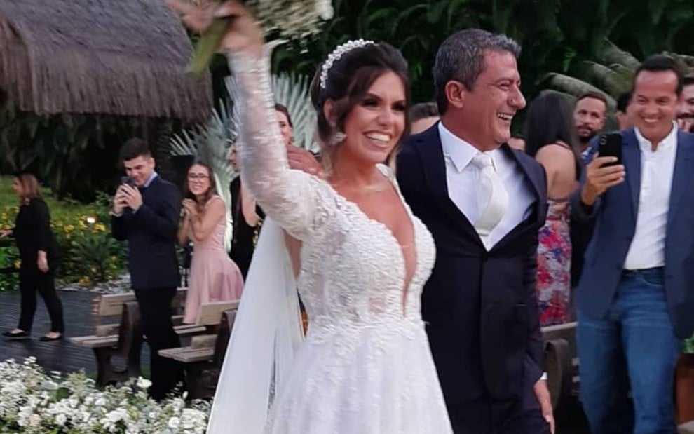 A empreendedora Cybelle Herminio Costa e Tom Veiga, intérprete de Louro José, se casaram no fim de semana no Rio de Janeiro; foto publicada nas redes sociais