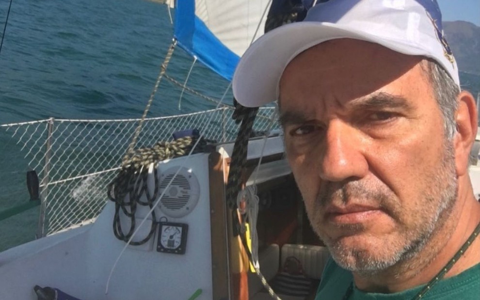 O ator Humberto Martins em seu barco em foto publicada no Instagram