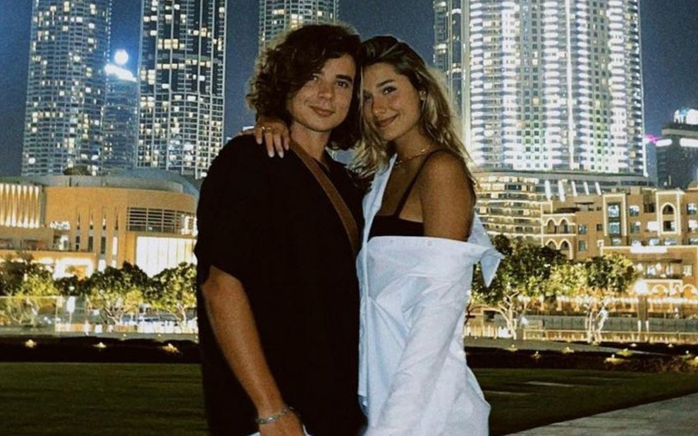 O casal João Figueiredo e Sasha Meneghel em Dubai em foto publicada no Instagram