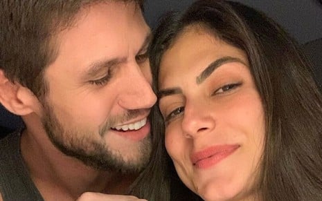 Os ex-BBBs e casal Jonas Sulzbach e Mari Gonzalez em foto publicada no Instagram na noite de quarta-feira (22)