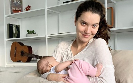 A atriz Nathalia Dill com a filha, Eva, em foto publicada no Instagram