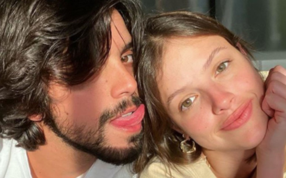 O casal de atores Rodrigo Simas e Agatha Moreira em foto publicada no Instagram