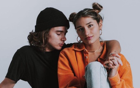 O casal João Figueiredo e Sasha Meneghel em foto publicada no Instagram