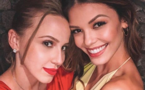 As atrizes e namoradas Marcella Rica e Vitória Strada em foto publicada no Instagram