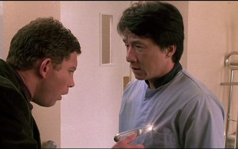 Lee Evans e Jackie Chan em cena do filme O Medalhão (2003)