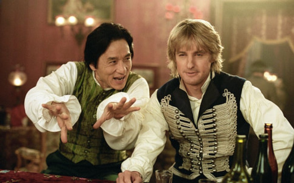 Jackie Chan e Owen Wilson em cena de Bater ou Correr em Londres