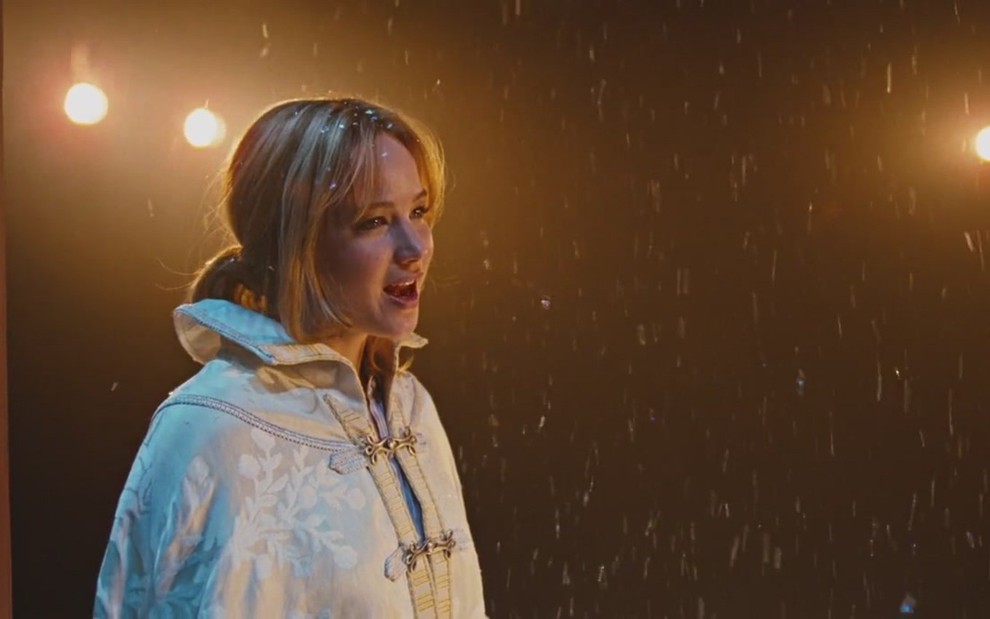 Jennifer Lawrence vivendo o papel de Joy em cena de filme Joy - O Nome do Sucesso (2015)