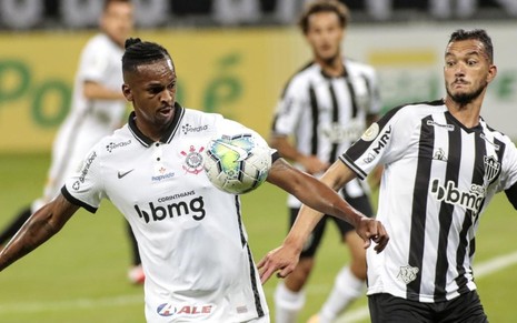 Jô, do Corinthians, em duelo contra o Atlético-MG, pelo Brasileirão