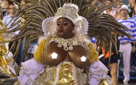Foto de Jojo Todynho como Chica da Silva, em desfile da Beija-Flor: imagem editada para cobrir os mamilos da cantora