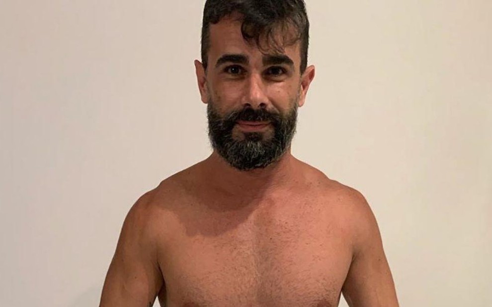 Imagem de Jorge Sousa sem camisa