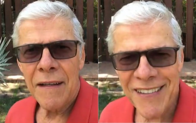 José Mayer sorridente, de óculos escuros, cabelo branco e camiseta vermelha