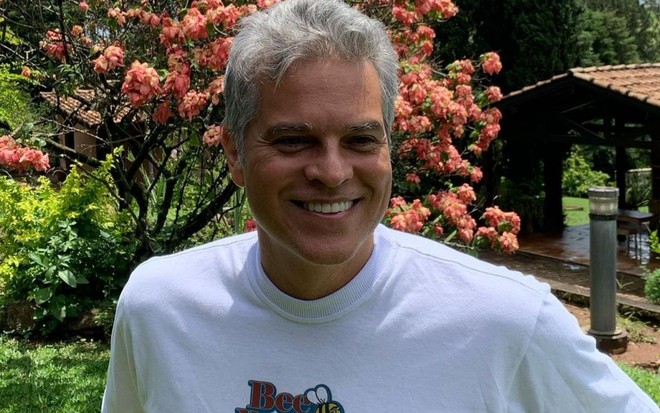 Imagem de Juan Alba de camiseta branca