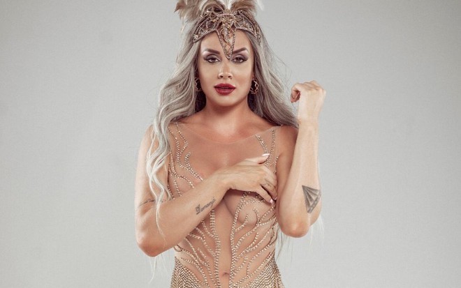 Juju Salimeni em ensaio fotográfico carnavalesco em fevereiro de 2020