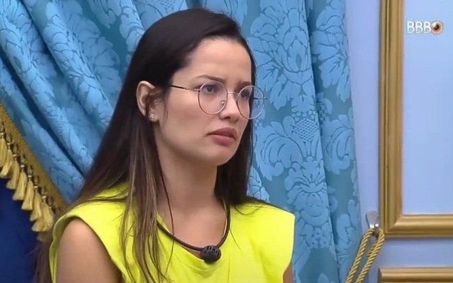 Juliette no BBB21, de óculos e camiseta amarela