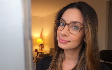 Kalinka Schutel usa óculos de grau em foto publicada no Instagram