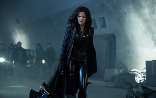 Kate Beckinsale em cena de Anjos da Noite - Guerras de Sangue