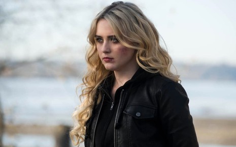 Kathryn Newton em cena da série Supernatural