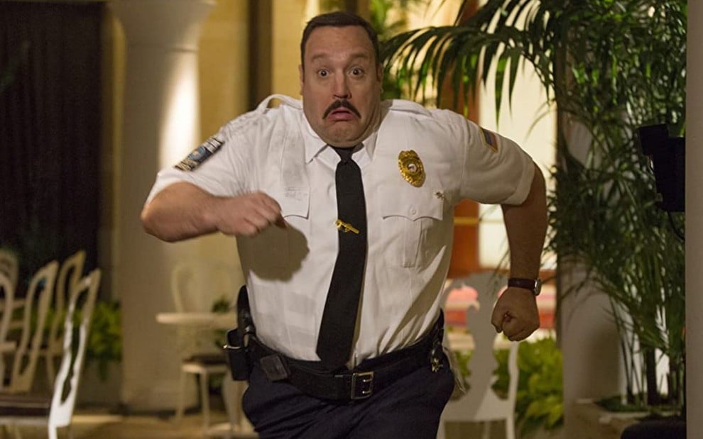 Kevin James corre afobado em cena do filme Segurança de Shopping 2 (2015)