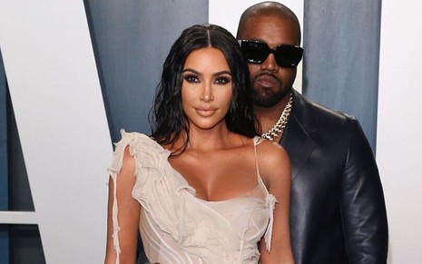 Imagem de Kim Kardashian e Kanye West em evento da Vanity Fair