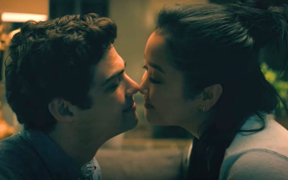 Noah Centineo e Lana Condor quase se beijam em trailer de Para Todos os Garotos - Agora e Para Sempre