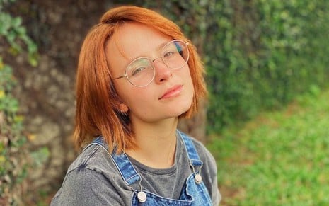 Larissa Manoela em foto publicada no Instagram, de óculos