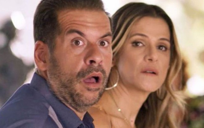 Imagem de Leandro Hassum e Ingrid Guimarães em cena da série Chapa Quente