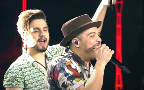 Luan Santana e Wesley Safadão cantando em show que está disponível no YouTube