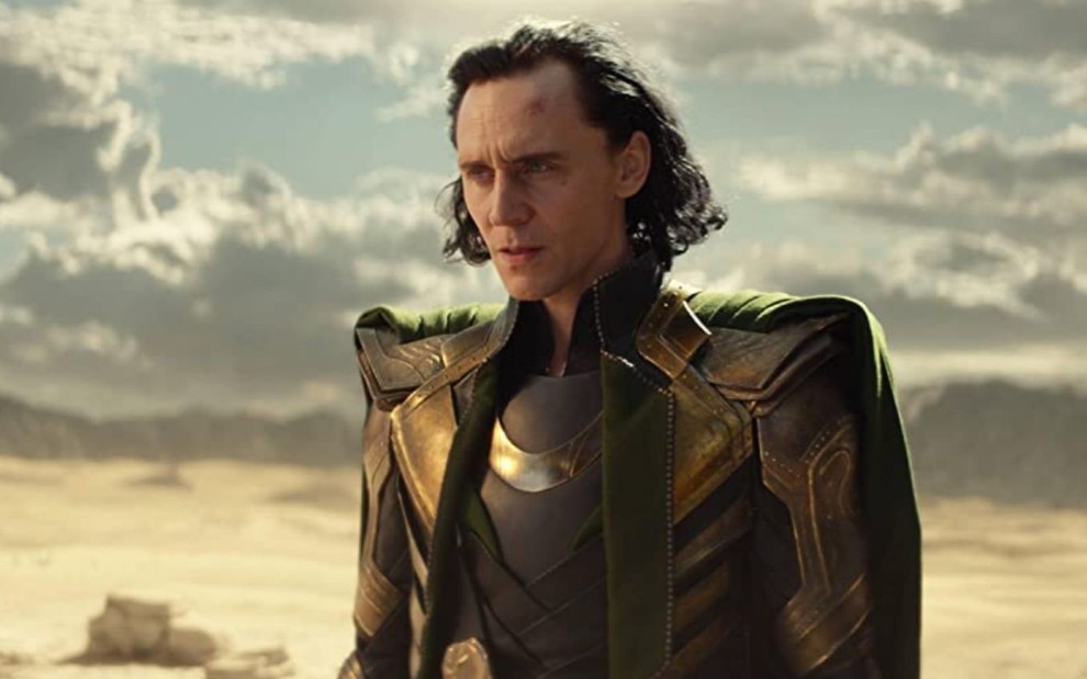 Tom Hiddleston em cena do primeiro episódio de Loki
