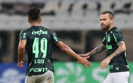 Lucas Lima e Gabriel Silva em ação pelo Palmeiras em jogo do Paulistão