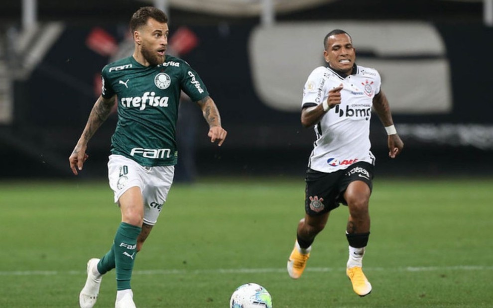 Lucas Lima e Otero em ação no clássico entre Corinthians e Palmeiras disputado em 2020