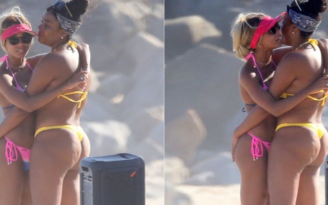 Ludmilla e Brunna Gonçalves em dia de praia na Barra da Tijuca, no Rio de Janeiro, em 19 de março de 2020