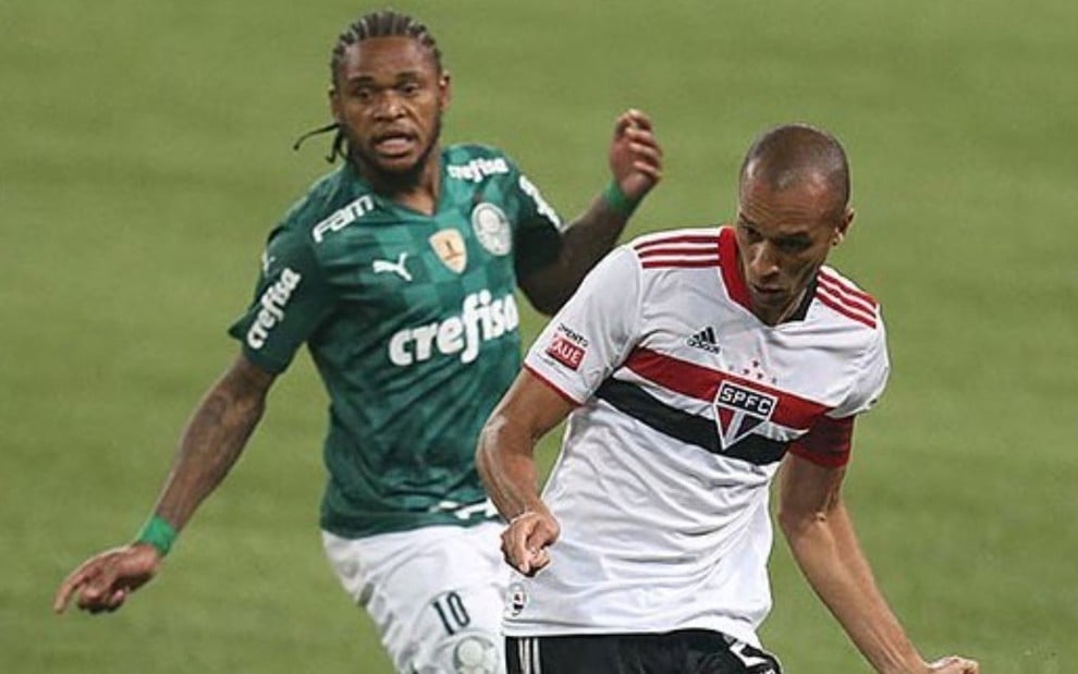 Imagem de Luiz Adriano (Palmeiras) e Miranda (São Paulo) durante jogo de ida da final do Paulistão