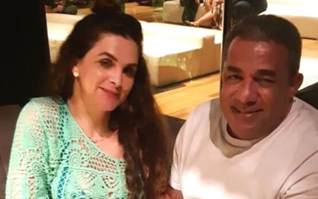 Luiza Ambiel e Mauro Machado em restaurante; foto foi publicada no Instagram