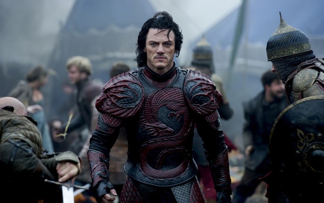 Luke Evans como Vlad em cena de Drácula - A História Nunca Contada