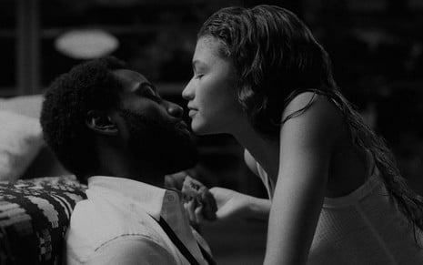John David Washington e Zendaya quase se beijam em cena do filme Malcolm & Marie