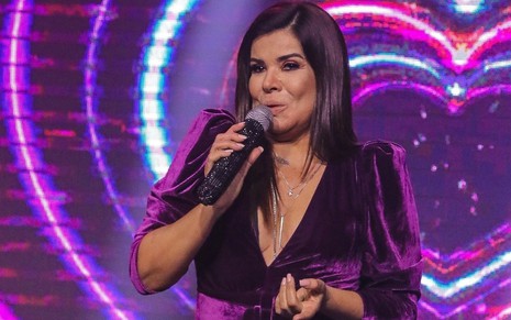 Mara Maravilha no palco de sua live em agosto último, em São Paulo