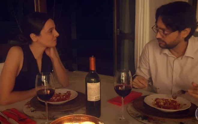 Mariana Cabral e Fernando Caruso em episódio do Zorra Total, da Globo